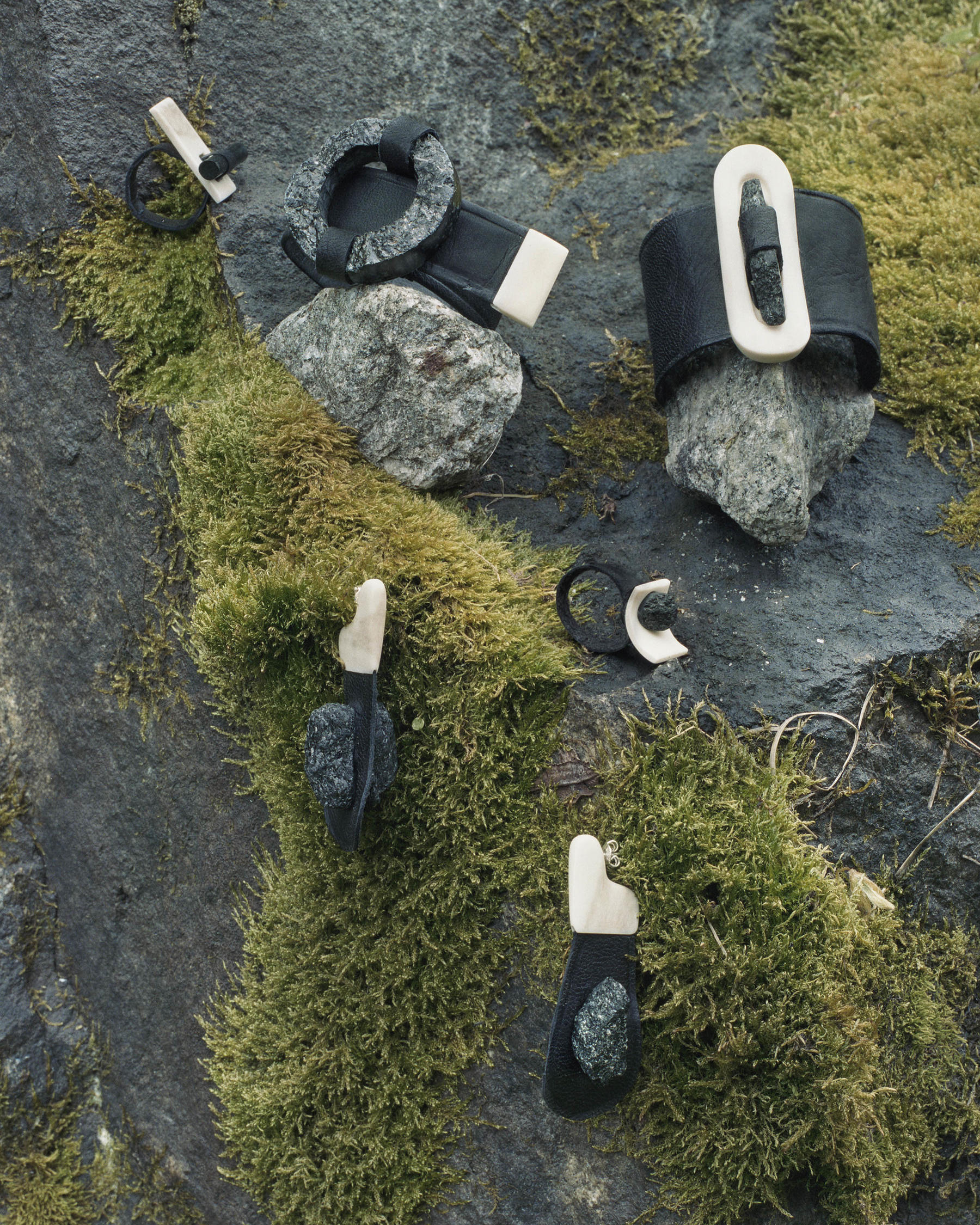 <span class='credits'>© Emile Barret</span>